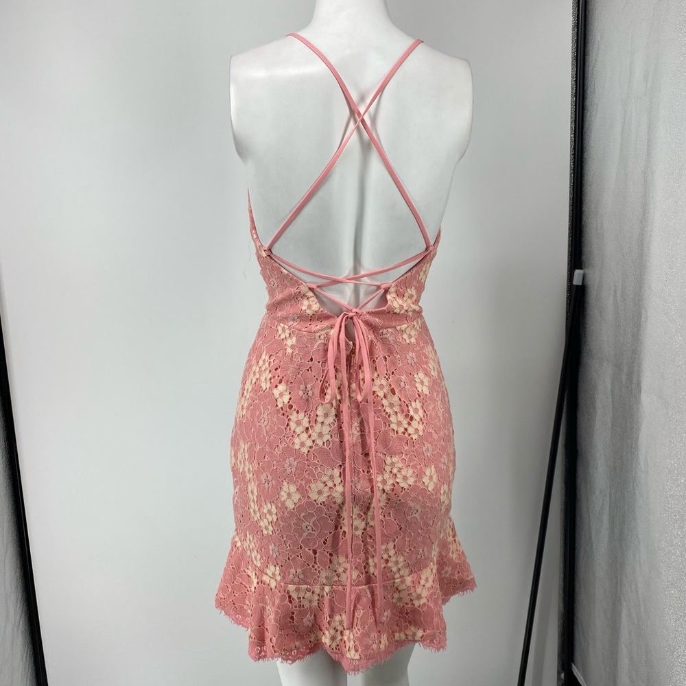 * NEW NBD Marilyn Dress in Blush & Ivory H56 - Picture 5 of 7